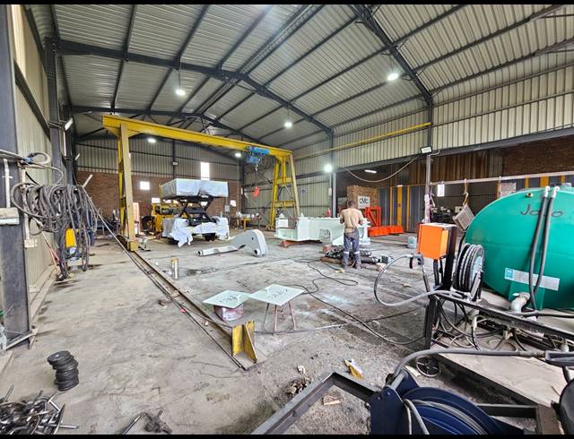 3,500M² FACTORY FOR SALE IN ANDERBOLT